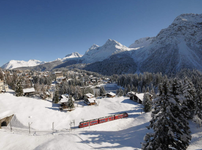 0035_Schoene Aussichten TouristikRegionalzug bei Arosa